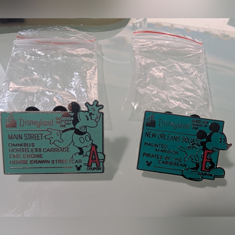 EUC•Vintage 2005 Disneyland Collectible Pins•E-Coupon•Cast Lanyard Series•Setof2